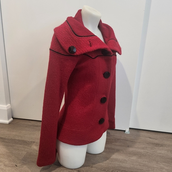 Red Annie50 Coat - Picture 4 of 11